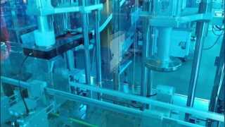 Tappatrice lineare automatica con sollevatore