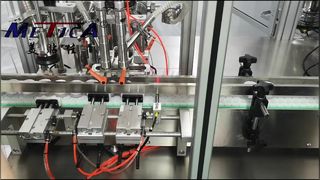 Tappatrice automatica per l'imbottigliamento di crema