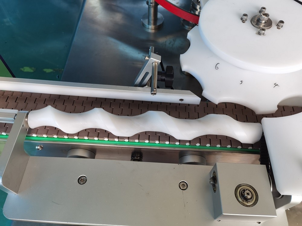 tappatrice rotatoria ad alta velocità della bottiglia delle teste 6000bph 8 per la bottiglia di plastica e di vetro