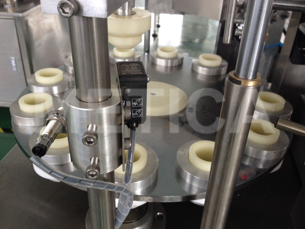 Macchine semiautomatiche di riempimento e sigillamento di tubi molli per l'industria chimica e alimentare