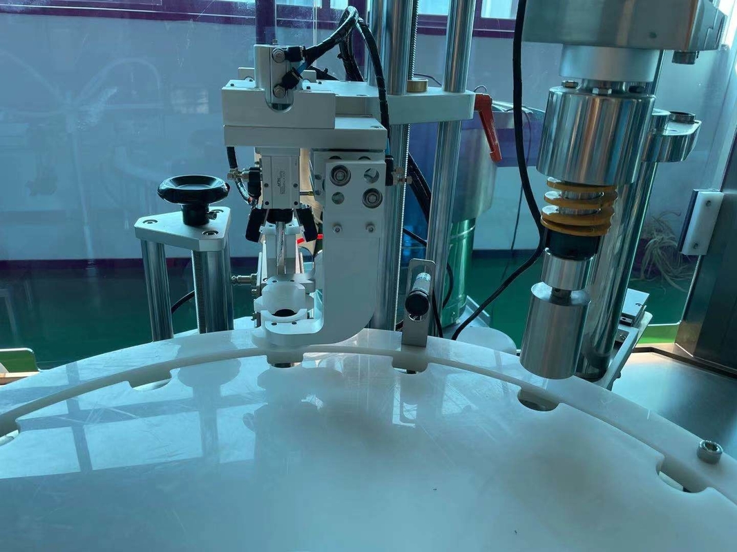 Macchina di riempimento/chiusura regolabile per applicazioni di precisione da 10 ml a 100 ml