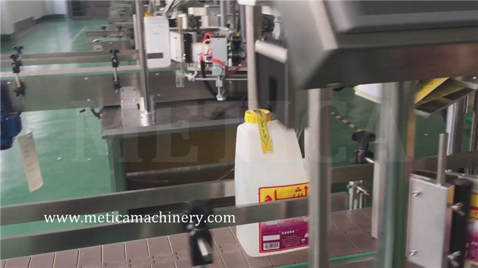 Macchina automatica per l'etichettatura delle bottiglie per etichette adesive ad alta precisione e facile manutenzione