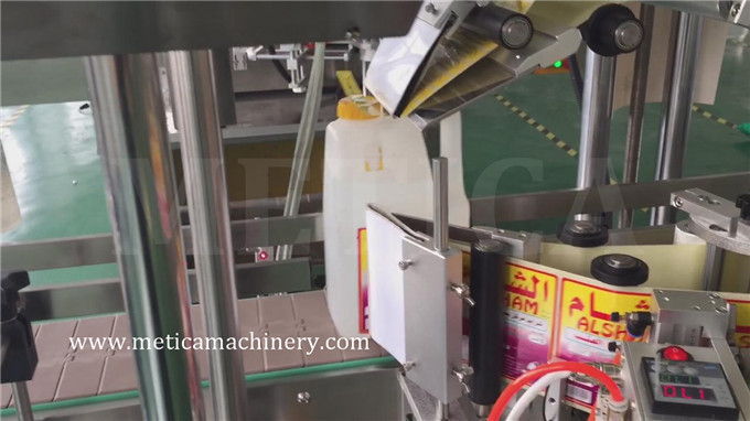 Macchina automatica per l'etichettatura delle bottiglie per etichette adesive ad alta precisione e facile manutenzione