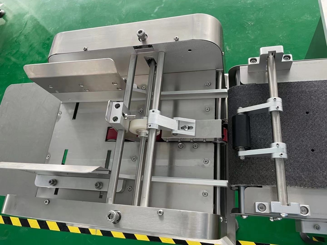 Macchina automatica di etichettatura di sacchetti di carta e plastica per bottiglie con precisione di facile manutenzione 1000-3000 BPH