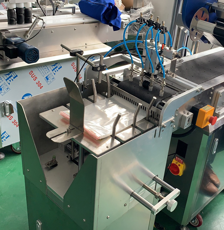 Macchina automatica di etichettatura di sacchetti di carta e plastica per bottiglie con precisione di facile manutenzione 1000-3000 BPH