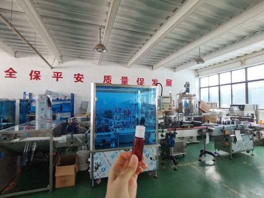 Linea automatica di riempimento e etichettatura delle bottiglie per liquidi orali a monoblocco